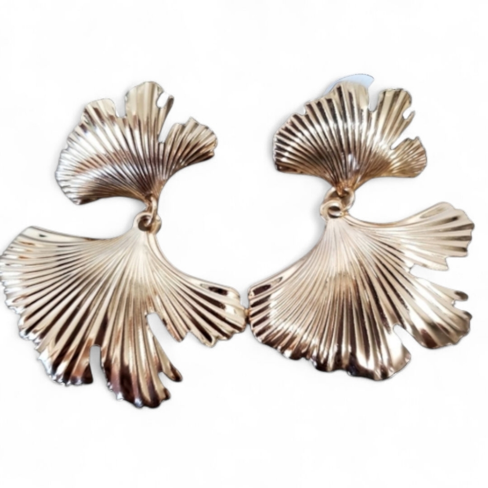 Large Goldtone Dangling Fan Mushroom Earrings - Picture 3 of 3